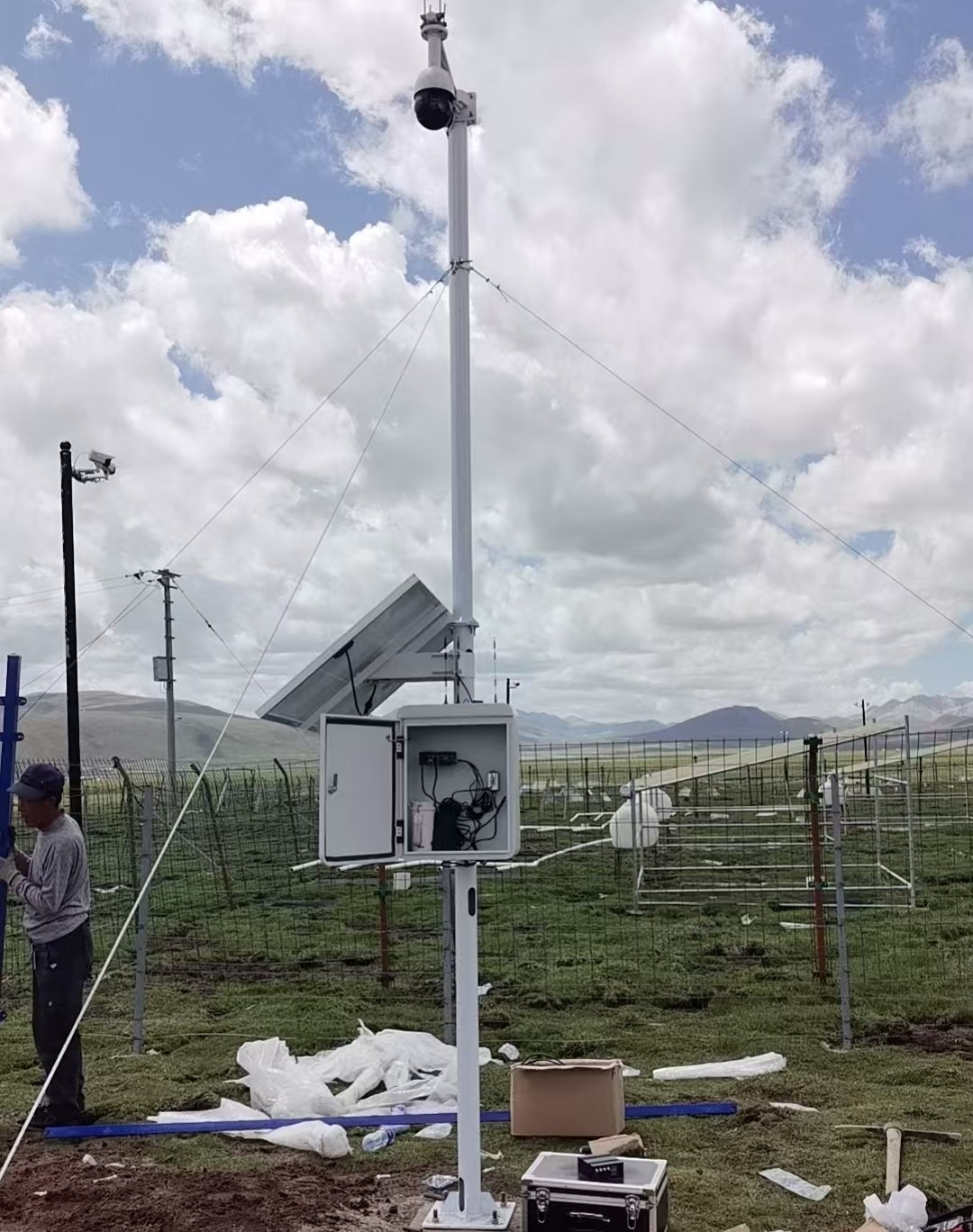 我公司供应青海湿地生态多光谱物候监测系统安装落地!